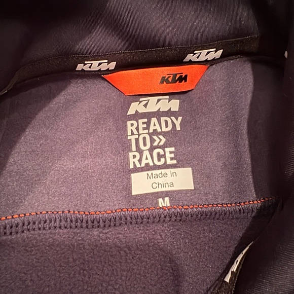 REDBULL KTM TEAMWEAR JACKET - Picture 2 of 3
